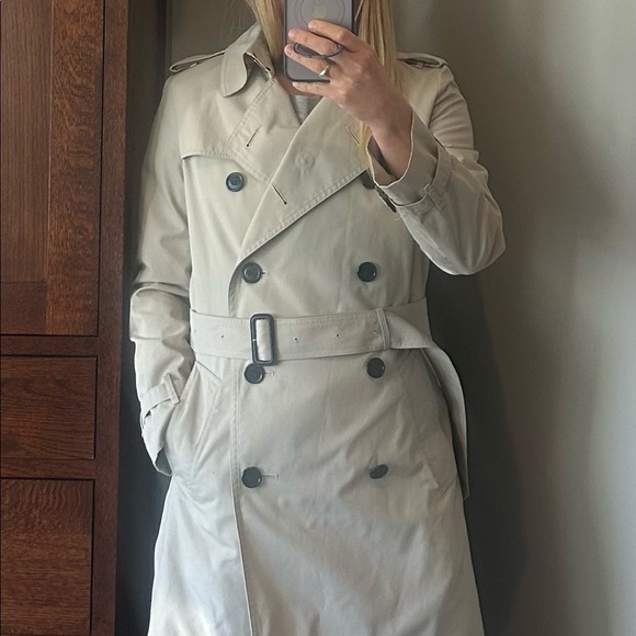 Burberry Trench - Picture 5 of 9